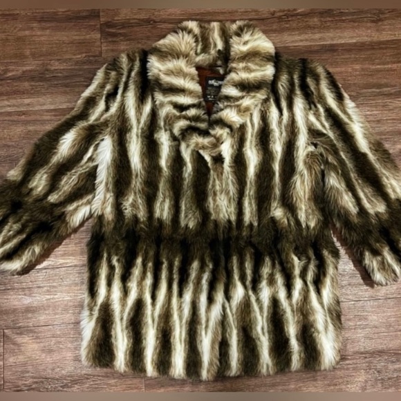 NOT FUR REAL Jackets & Blazers - Mob Wife  Mafia Wife Faux Fur Women’s SZ Large Vintage coat